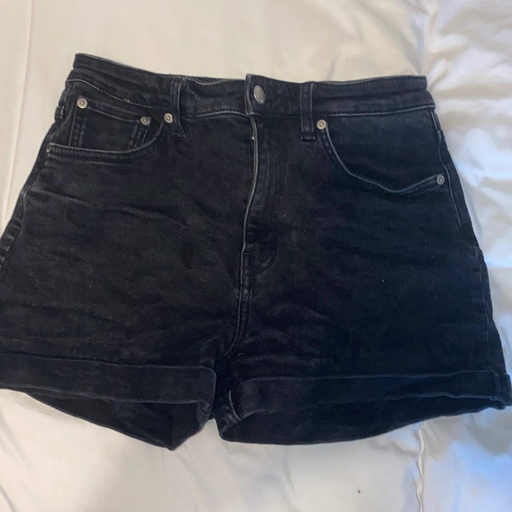 Black denim jean shorts. fit like a size 2. Brand is mtwtfss weekday